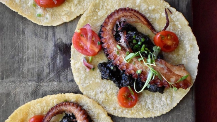 Tacos de pulpo realizados por Holbox, en Los Ángeles