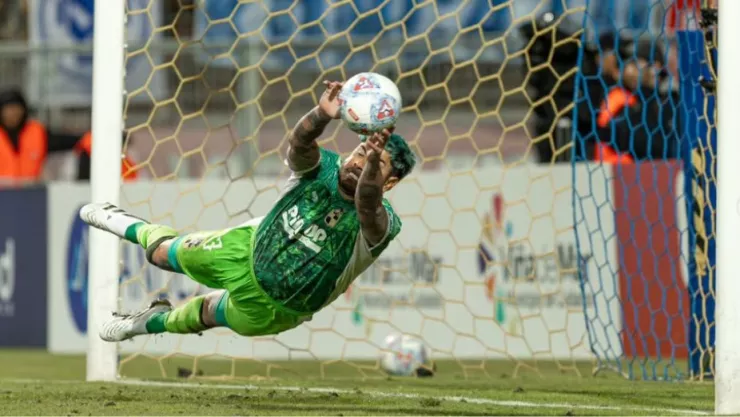 Mono Sánchez atajó en la Supercopa de Chile sin guantes