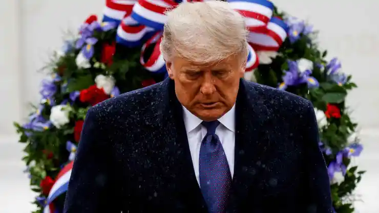 presidente donald trump vende helicoptero .jpg