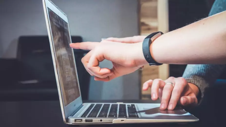 ¿Cómo saber si un video está hecho con Inteligencia Artificial? Señales clave