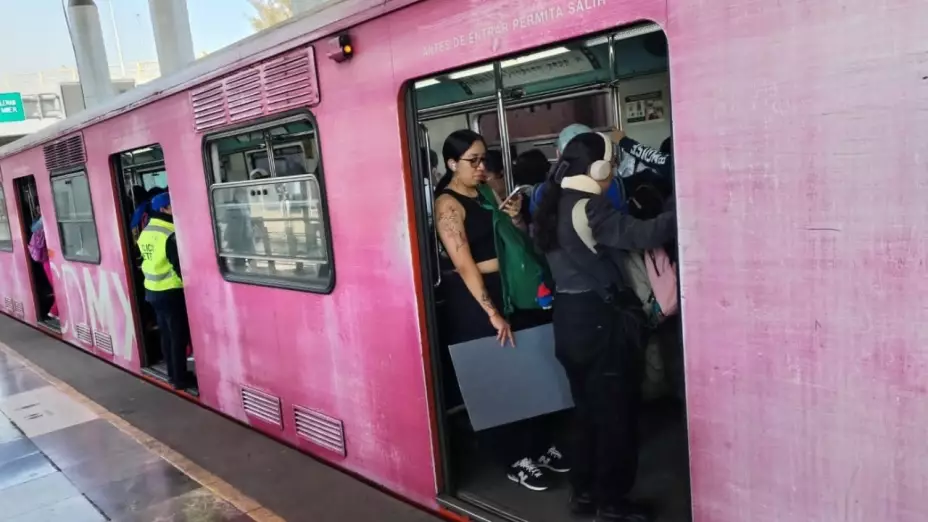 Vagón del metro CDMX en la Línea A.