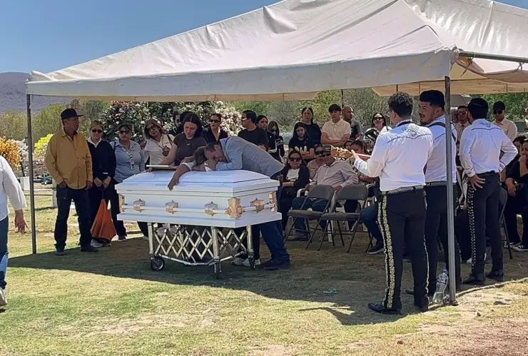 Dan último adiós a Vivian Karely