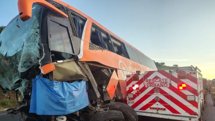 Reportan un muerto y 11 lesionados tras un aparatoso accidente sobre la carretera Zapotlanejo-Lagos de Moreno