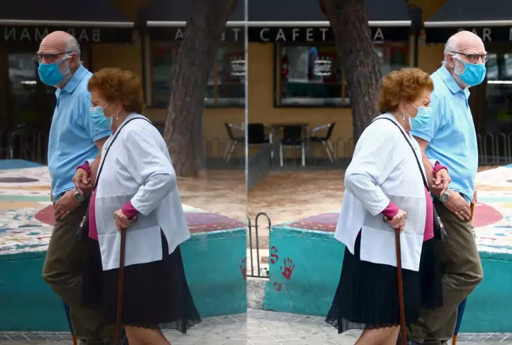 pareja covid 19 .jpg