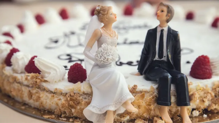 49 ideas de pastel de bodas que puedes tomar como inspiración: desde sencillos hasta muy elaborados.
