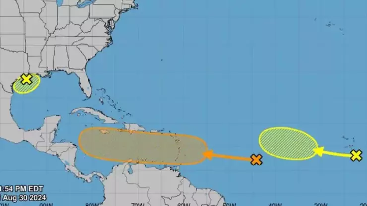 Vigilan tres zonas de baja presión asociadas con onda tropical en el Atlántico_ Conoce como afectarán a Quintana Roo.jpg