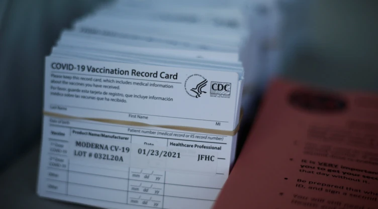certificados-vacunación-farmacéutico.jpg