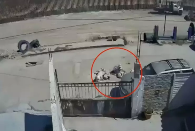 Adulto mayor cae a una coladera en zona de obras en Tijuana; vivió de milagro