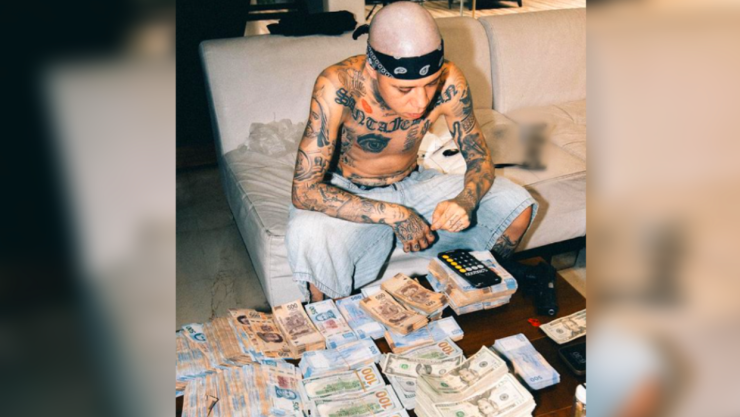 Santa Fe Klan comparte fotos contando fajos de billetes