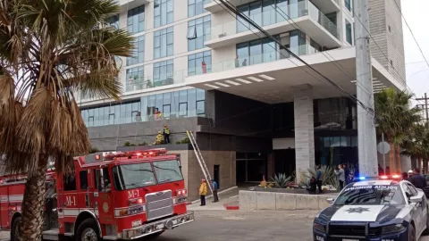 Muere trabajador al caer desde e sexto piso de un edificio en la colonia Madero