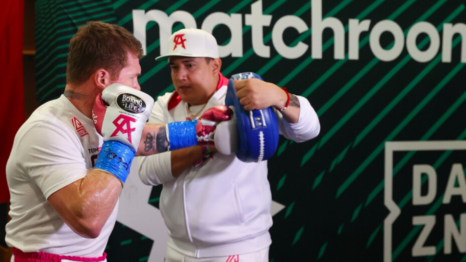 Eddy Reynoso entrenador de Canelo Álvarez