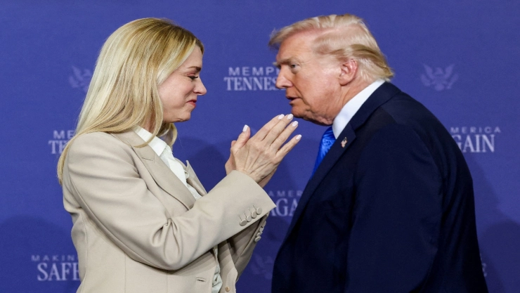 Trump destituye a Pam Bondi como fiscal general en medio de controversias políticas