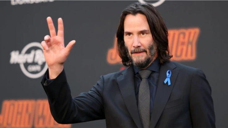 Keanu Reeves hace su debut como piloto de carreras