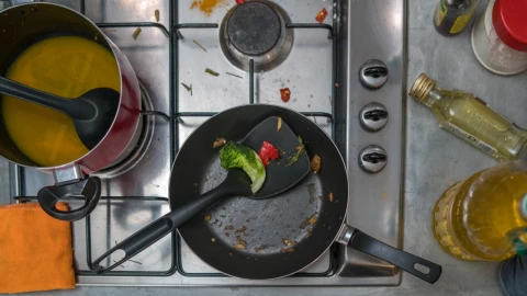 Ni la cuchara ni el tenedor: El utensilio de cocina popular que es cancerígeno, según la OMS