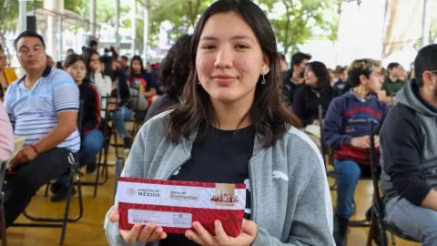 Abren periodo especial para pedir la Beca Benito Juárez en julio; estos son los requisitos