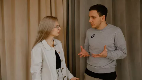 ¿Cómo fortalecer la inteligencia emocional y ser menos conflictivo? Estas son las frases que recomiendan