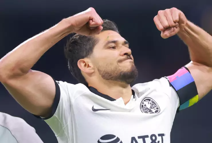 Henry Martin celebrando su gol con el América