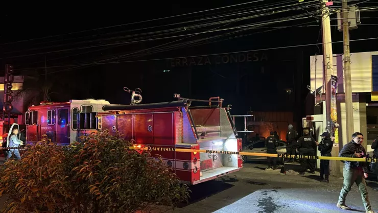 Explota auto afuera de un bar y se incendia en Terraza Condesa en Zacatecas; qué fue lo que sucedió