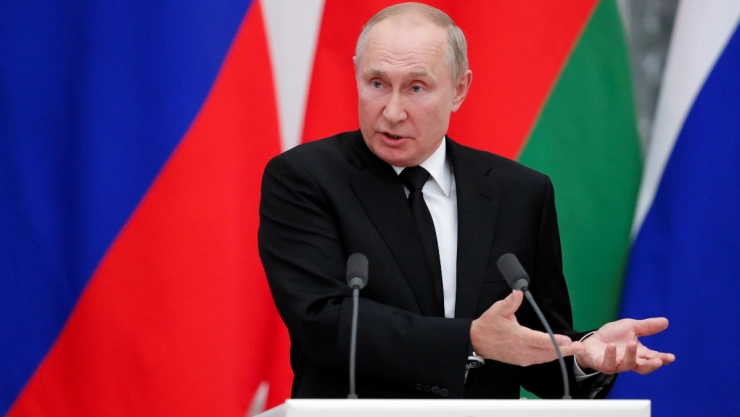 putin-covid-19-aislamiento