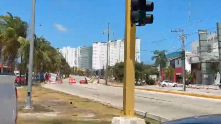Caos vial en Cancún_ Avenida Tulum y zonas afectadas por el tráfico la tarde de este jueves 3 de abril