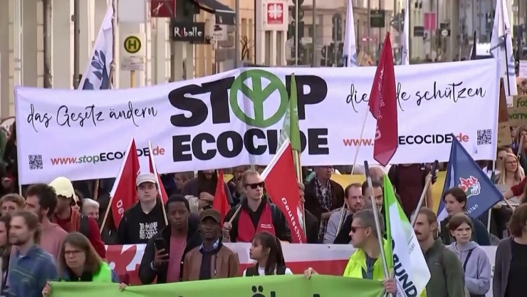 Miles protestan contra el cambio climático en Alemania.