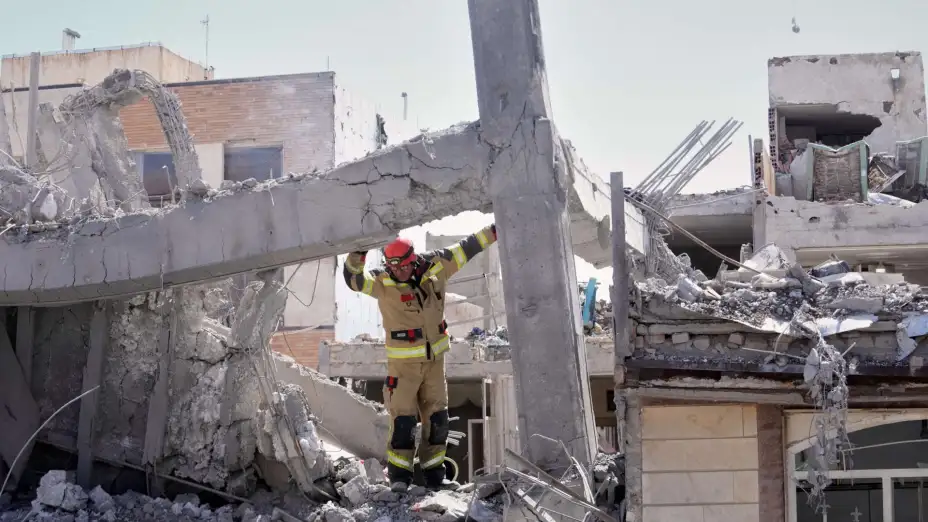 Daños en Teherán tras un ataque israelí-estadunidense.