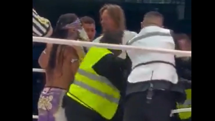 ¡Locura en el CMLL! Gringo se sube al ring y provoca pánico en la Arena México (Video)