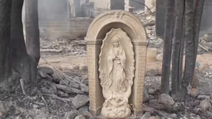 Virgen de Guadalupe queda intacta tras incendio en Los Ángeles