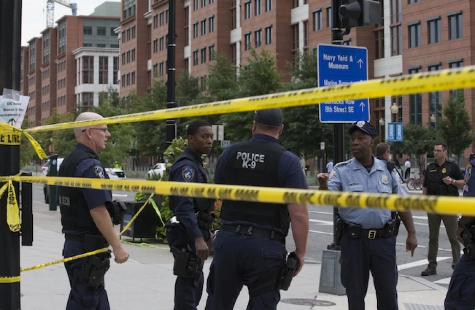 La policía de EUA aún continúa en la búsqueda de los sospechosos