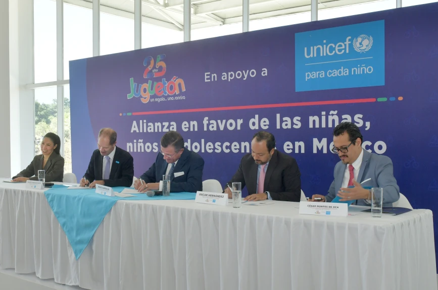 El momento de la firma que consolida la alianza “A favor de niñas, niños y adolescentes en México” entre UNICEF y México fue un hecho histórico para la niñez en el territorio mexicano.