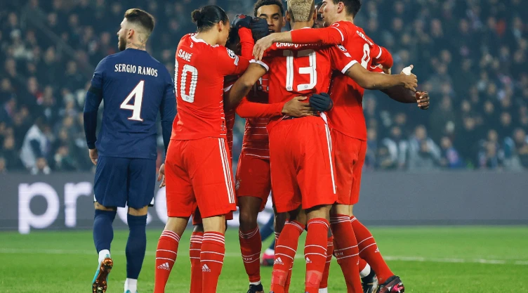 Jugadores del Bayern Munich celebra un gol ante PSG