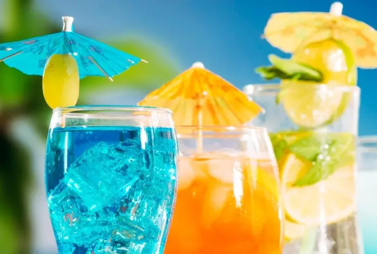 Bebidas hidratantes naturales para combatir el calor y la sed