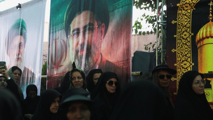 Líder Supremo de Irán convoca a veteranos de guerra a liderar el ejército iraní