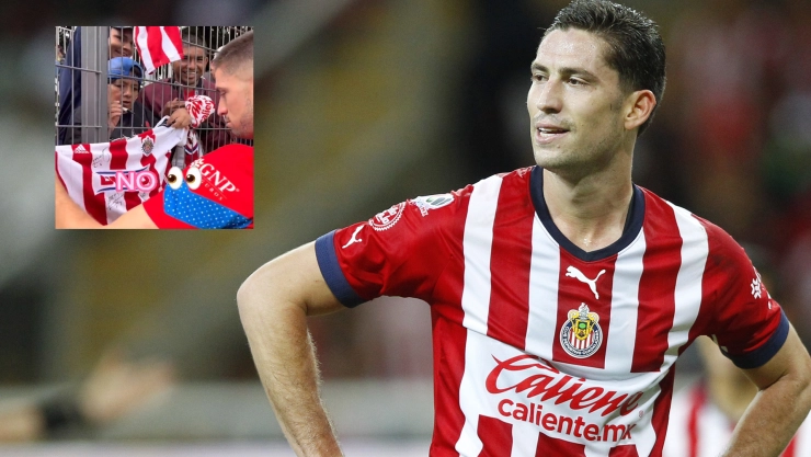 Santiago Ormeño jugando con las Chivas en Liga MX