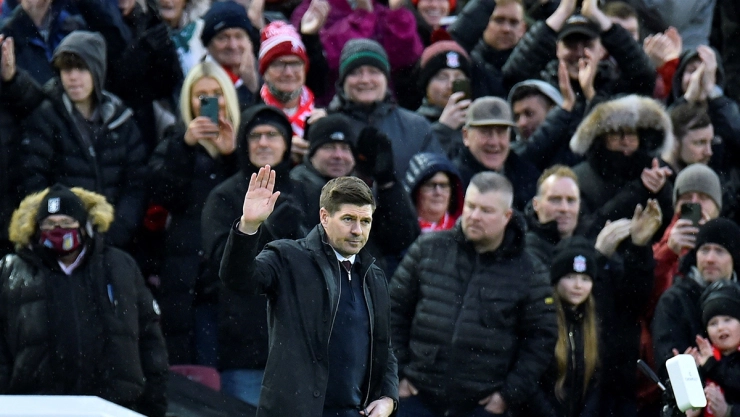 Steven Gerrard que regresó a la cancha de Anfield