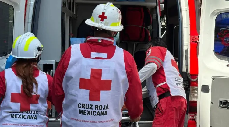 Accidente en CDMX: Combi choca contra vehículos particulares y deja lesionados en Polanco