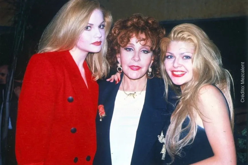 Silvia Pinal con Itati Cantora y Patricia Rojo.jpg