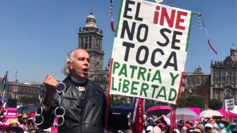 Marcha del INE: Miles de asistentes salieron al Zócalo y a varias calles de México