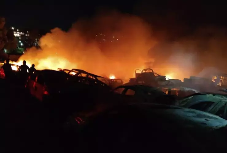 Incendio en corralón municipal de Tijuana arrasa con 200 vehículos
