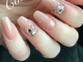 19 ideas de uñas rosas con brillos cortas y largas