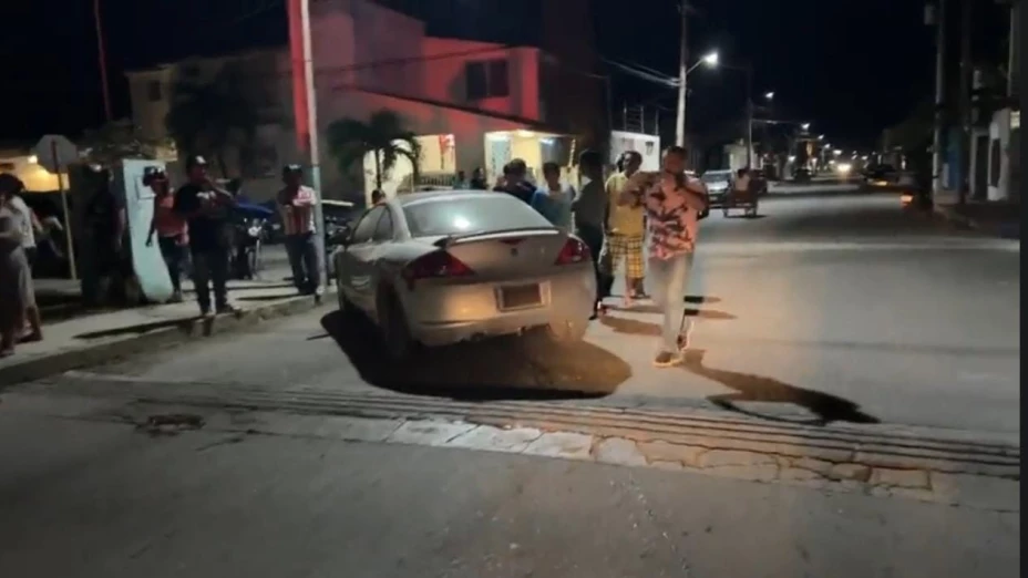 Conductor se volcó tras ir a exceso de velocidad en Chetumal