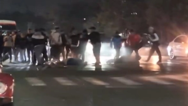 Familiar filtra brutal ataque de aficionados de Rayados contra padre y menor de edad