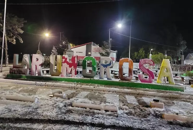 Cae nevada en La Rumorosa; piden precaución por nieve en la autopista