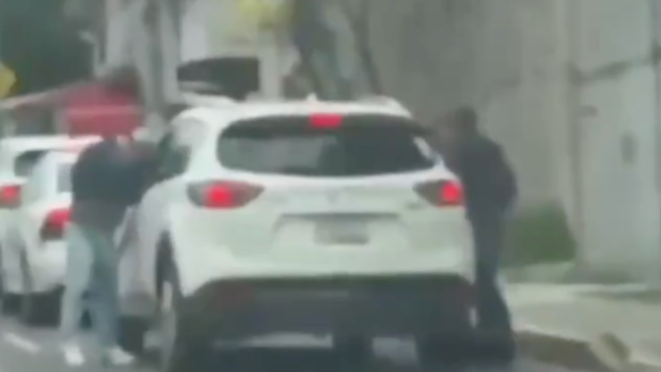 Captan robo a mano armada durante el tráfico en el Bulevar Esteban de Antuñano, Puebla