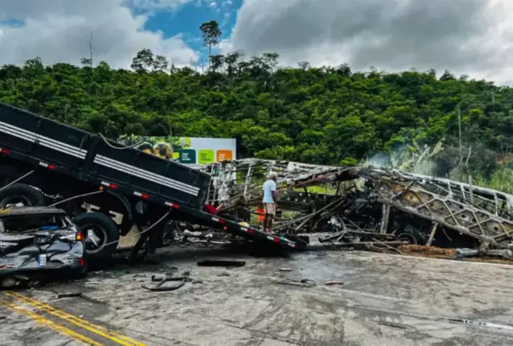 Explosión de autobús en Brasil deja a más de 30 muertos