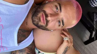 Maluma cabello rosa.jpg