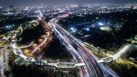 Calzada flotante del Bosque de Chapultepec 