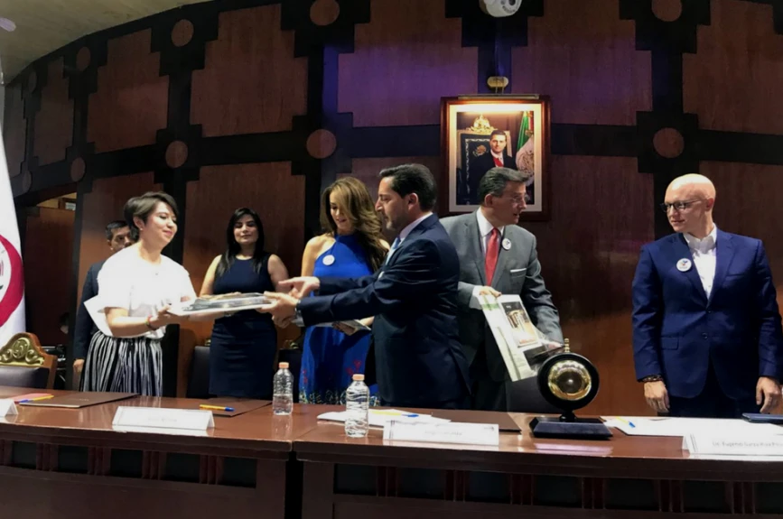 El momento de la entrega de reconocimientos habia llegado