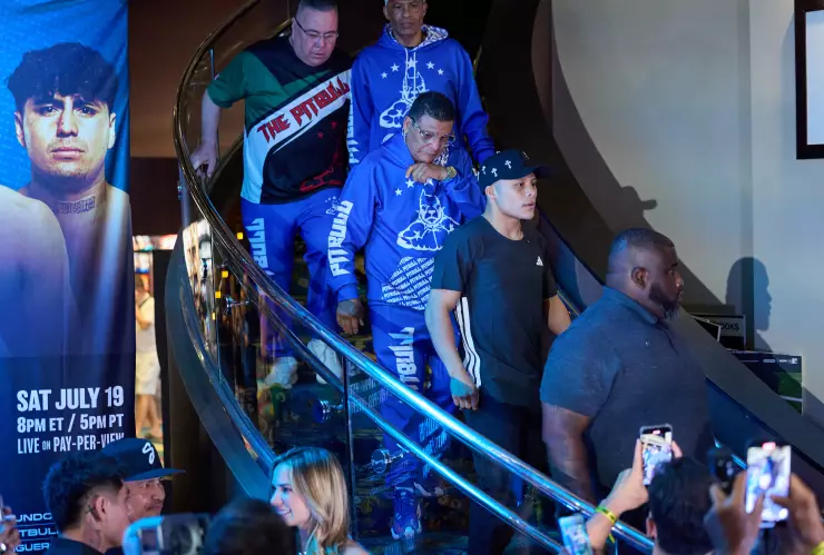 Isaac Pitbull Cruz pelea Ángel Fierro