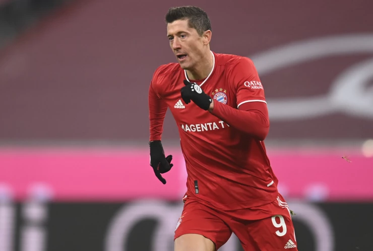 Robert Lewandowski superó a Lionel Messi y a Cristiano Ronaldo